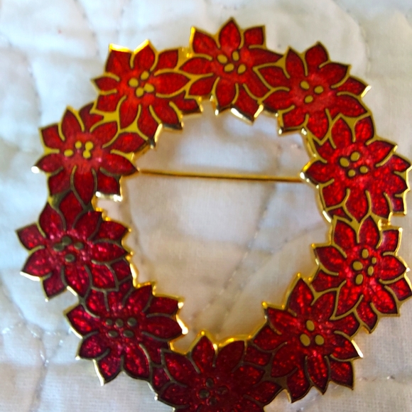 VTG Enamel Xmas Brooch Pin Wreath Poinsettia Flowers Red/Gold Tone By Fish Ltd. - Picture 3 of 10